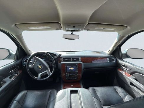 Used 2013 Chevrolet Suburban LTZ image 9