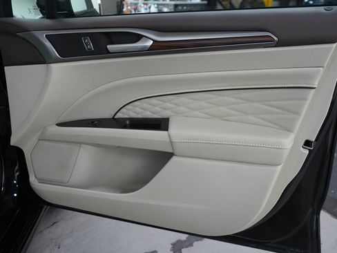 Used 2017 Ford Fusion Platinum AWD/4WD image 9