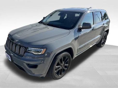 Used 2021 Jeep Grand Cherokee Laredo X AWD/4WD image 2