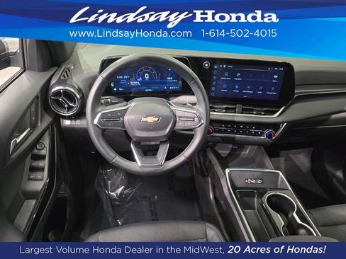 Used 2025 Chevrolet Equinox LT w/ Convenience Package II image 12