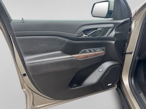 Used 2023 GMC Acadia Denali w/ Denali Ultimate Package image 10