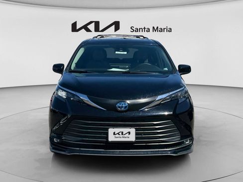 Used 2025 Toyota Sienna XLE w/ XLE Plus Package image 4