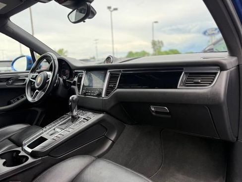 Used 2018 Porsche Macan AWD/4WD image 19