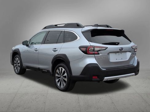 Used 2023 Subaru Outback Limited image 4