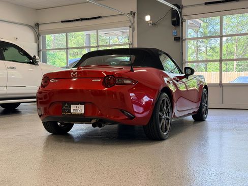 Used 2017 MAZDA MX-5 Miata Grand Touring RWD image 8
