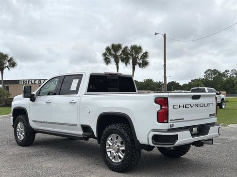 Used 2024 Chevrolet Silverado 2500 High Country w/ Technology Package AWD/4WD image 7