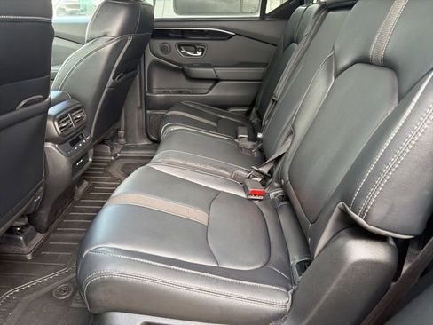 Used 2025 Honda Pilot EX-L image 10