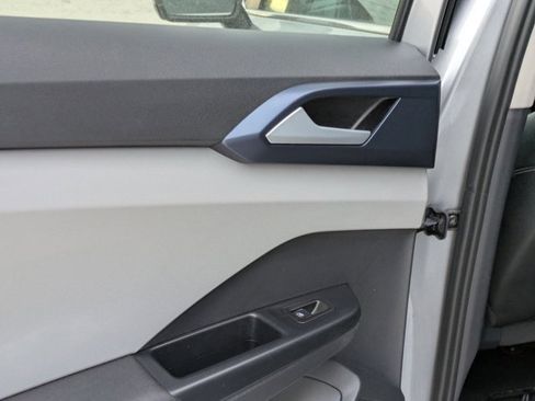 Used 2024 Volkswagen Taos SE image 21