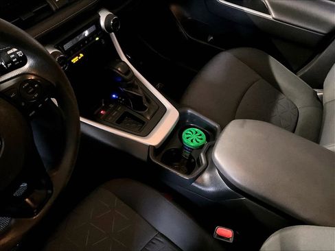 Used 2020 Toyota RAV4 XLE w/ Convenience Package image 13