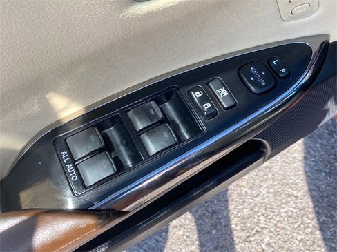 Used 2017 Toyota Avalon Limited image 20