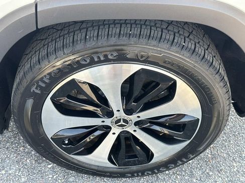 Used 2025 Mercedes-Benz GLB 250 4MATIC image 12