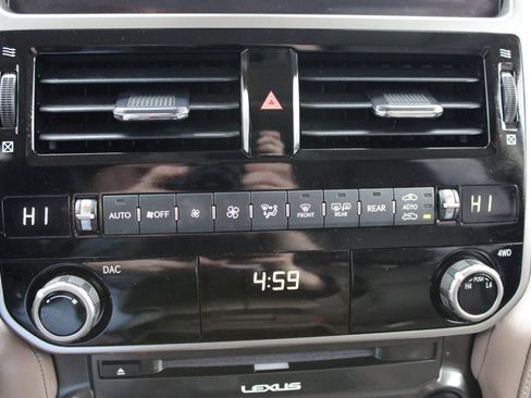 Used 2023 Lexus GX 460 Premium w/ Premium Plus Package image 39