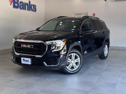 Certified 2024 GMC Terrain SLE w/ Driver Convenience Package AWD/4WD image 2