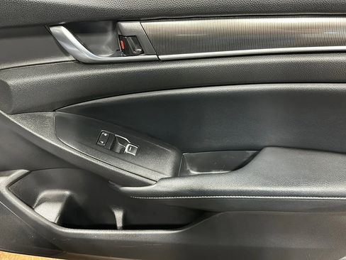 Used 2018 Honda Accord Sport image 17