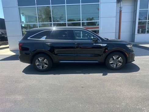 Used 2021 Kia Sorento S FWD image 2