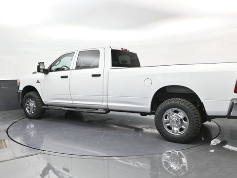 Used 2024 RAM 2500 Tradesman w/ Chrome Appearance Group AWD/4WD image 5