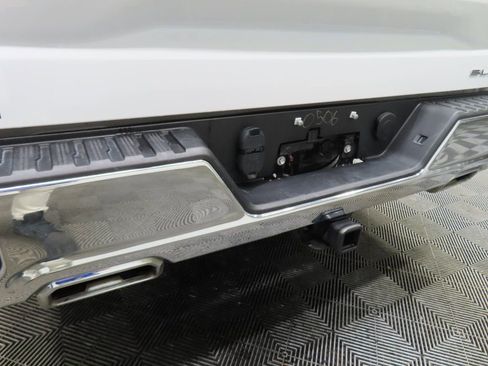 Used 2024 GMC Sierra 1500 SLE w/ X31 Off-Road Package image 34