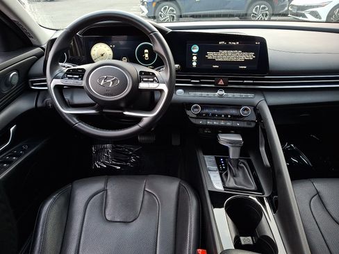 Certified 2023 Hyundai Elantra Limited FWD image 12