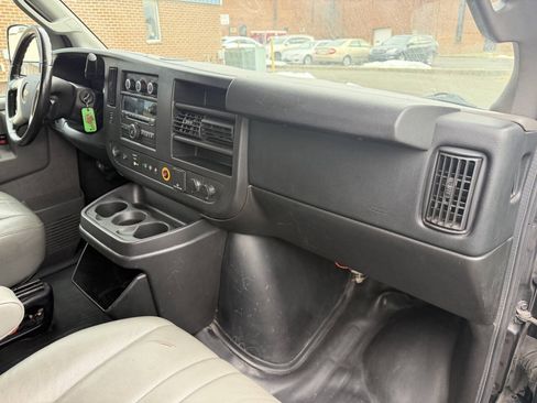 Used 2016 Chevrolet Express 2500 RWD image 20
