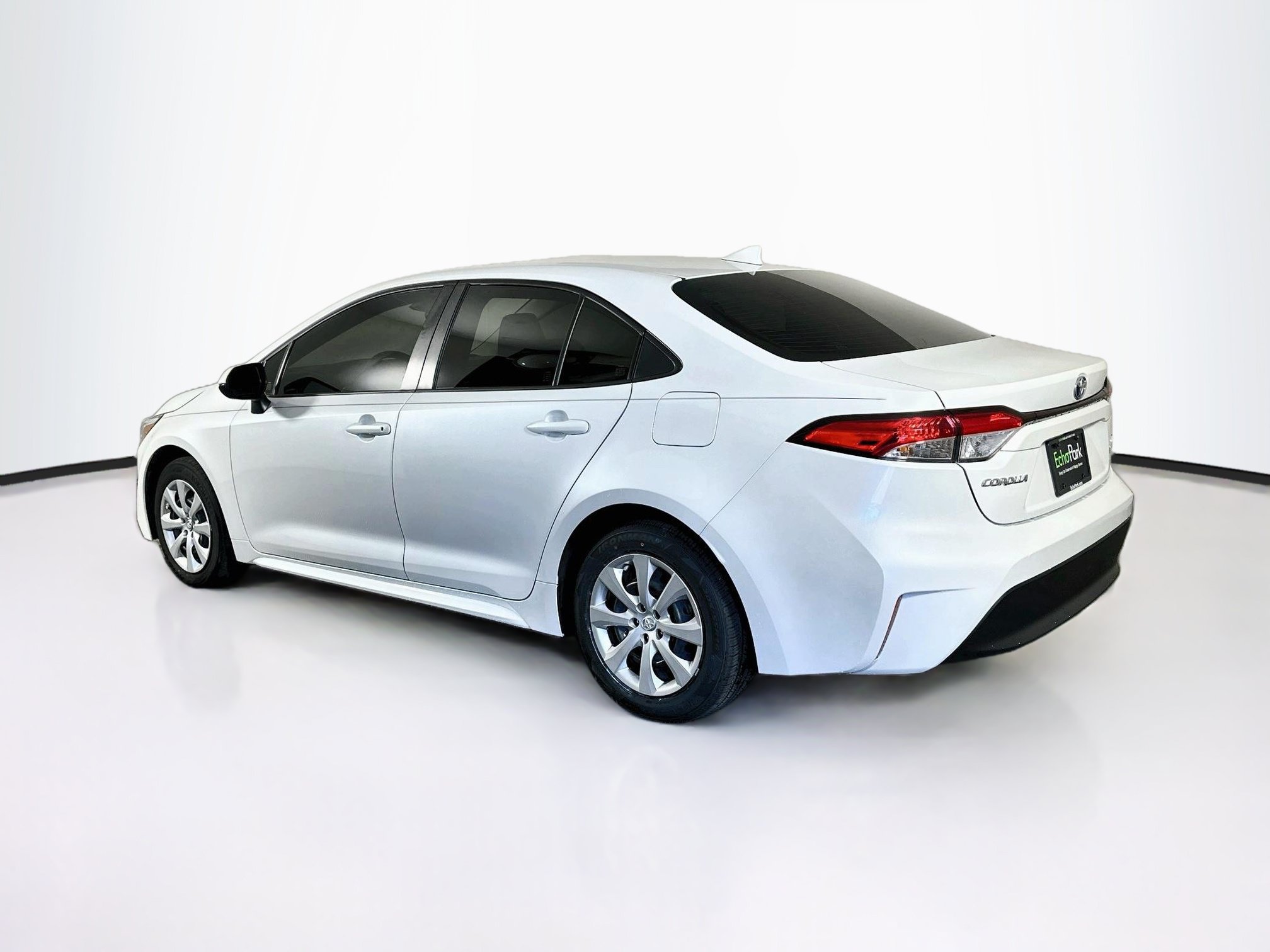Used 2024 Toyota Corolla LE FWD image 5