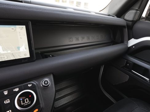 Used 2021 Land Rover Defender 90 X-Dynamic S AWD/4WD image 30