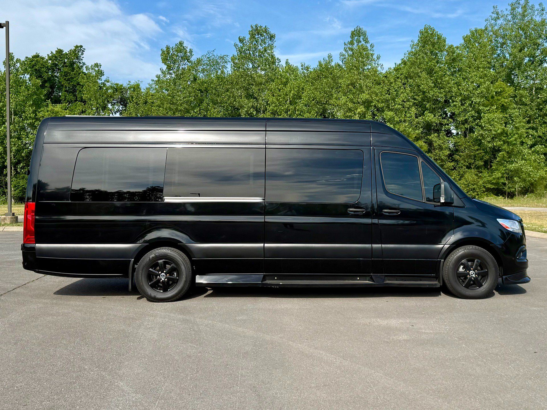 Used 2022 Mercedes-Benz Sprinter 2500 w/ Parking Package image 7