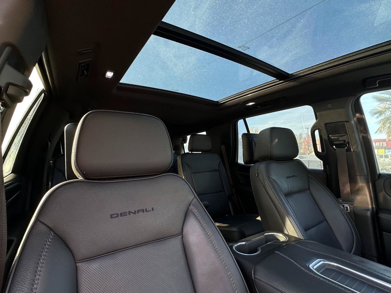 Used 2021 GMC Yukon Denali AWD/4WD image 4