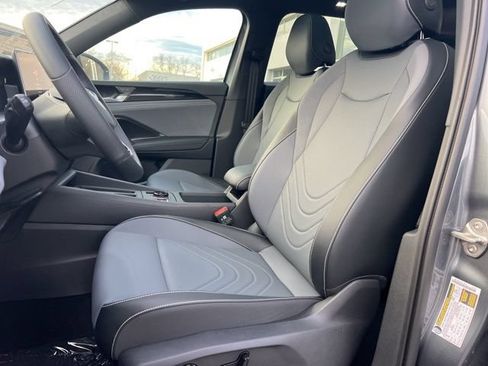 New 2026 Volkswagen Tiguan SE R-Line FWD image 19