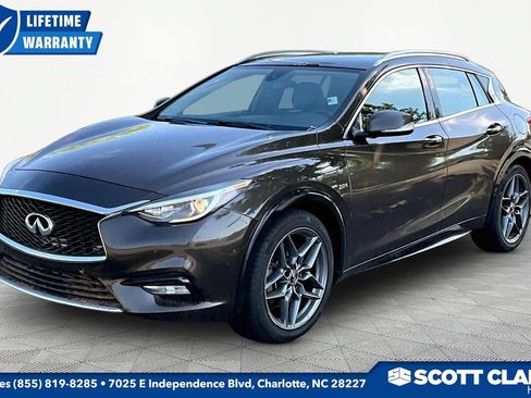 Used 2017 INFINITI QX30 Premium w/ Navigation Package FWD image 3