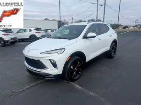 Used 2024 Buick Encore GX Sport Touring w/ Comfort Package image 4