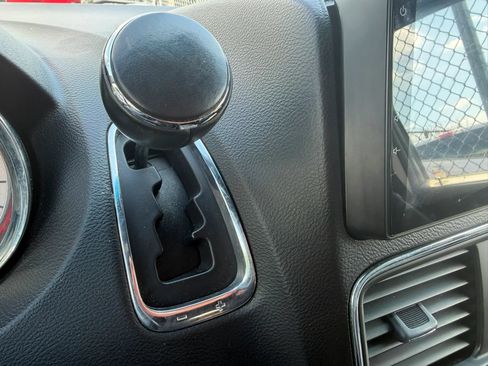 Used 2017 Dodge Grand Caravan SXT FWD image 15