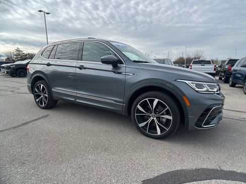 Used 2024 Volkswagen Tiguan SEL R-Line image 2