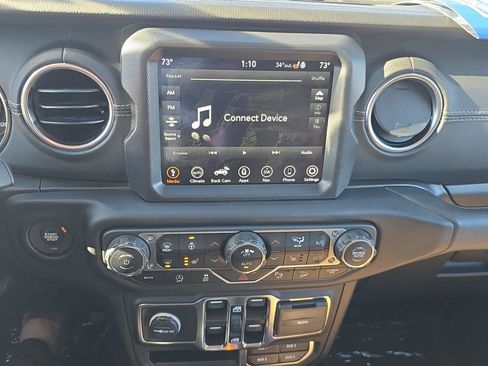 Used 2020 Jeep Wrangler Unlimited Sahara image 19