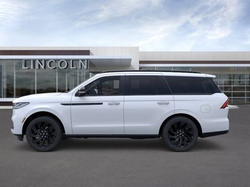 New 2025 Lincoln Navigator Reserve w/ Jet Appearance Package image 3