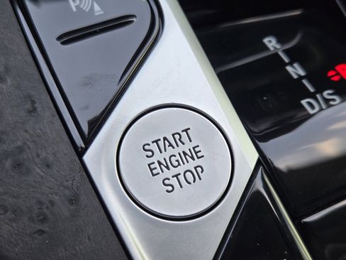 Used 2024 BMW X5 xDrive40i w/ M Sport Package image 19