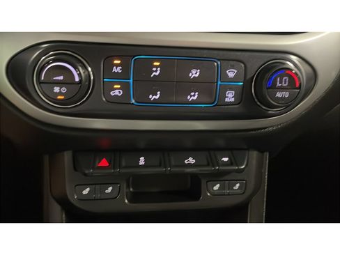 Used 2021 Chevrolet Colorado LT w/ LT Convenience Package AWD/4WD image 14