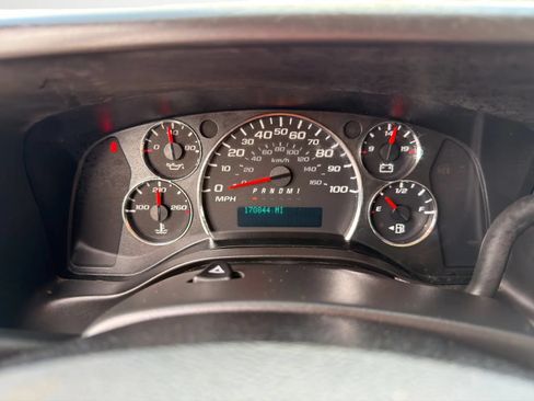 Used 2017 Chevrolet Express 2500 RWD image 15