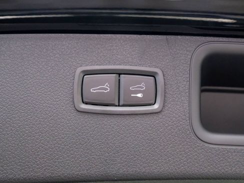 Certified 2026 Porsche Macan AWD/4WD image 30