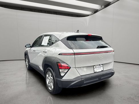 Certified 2024 Hyundai Kona SE FWD image 3