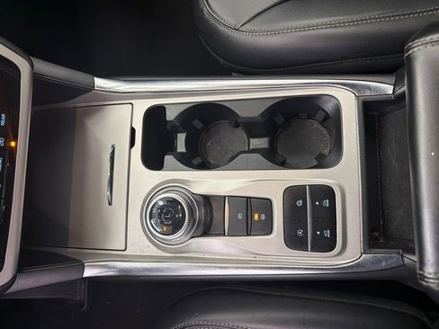 Used 2024 Ford Explorer XLT w/ Equipment Group 202A RWD image 31