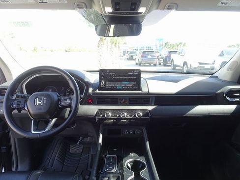 Certified 2023 Honda Pilot Touring image 11