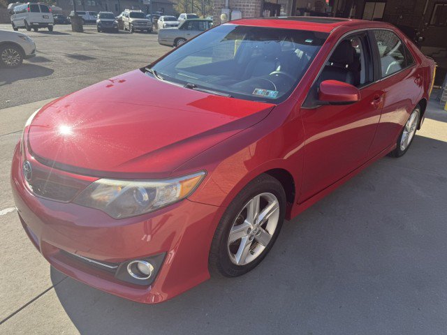 Used 2014 Toyota Camry SE w/ Leather Package FWD image 7