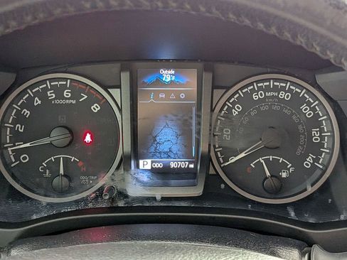 Used 2021 Toyota Tacoma TRD Sport AWD/4WD image 16