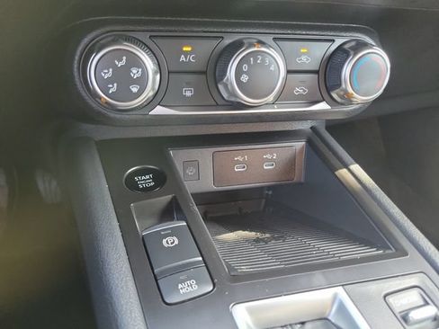 Used 2025 Nissan Kicks SV w/ Charging Package FWD image 21