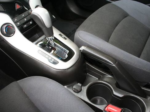 Used 2016 Chevrolet Cruze LT image 15