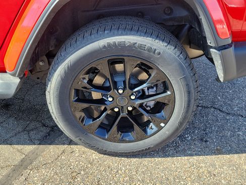 Used 2025 Jeep Wrangler Unlimited Sahara image 5