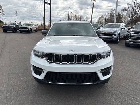 Used 2025 Jeep Grand Cherokee Laredo X RWD image 8