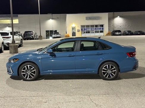 New 2026 Volkswagen Jetta SE image 8