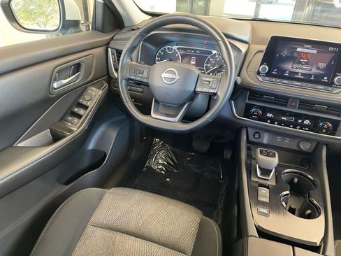 Used 2025 Nissan Rogue SV image 36