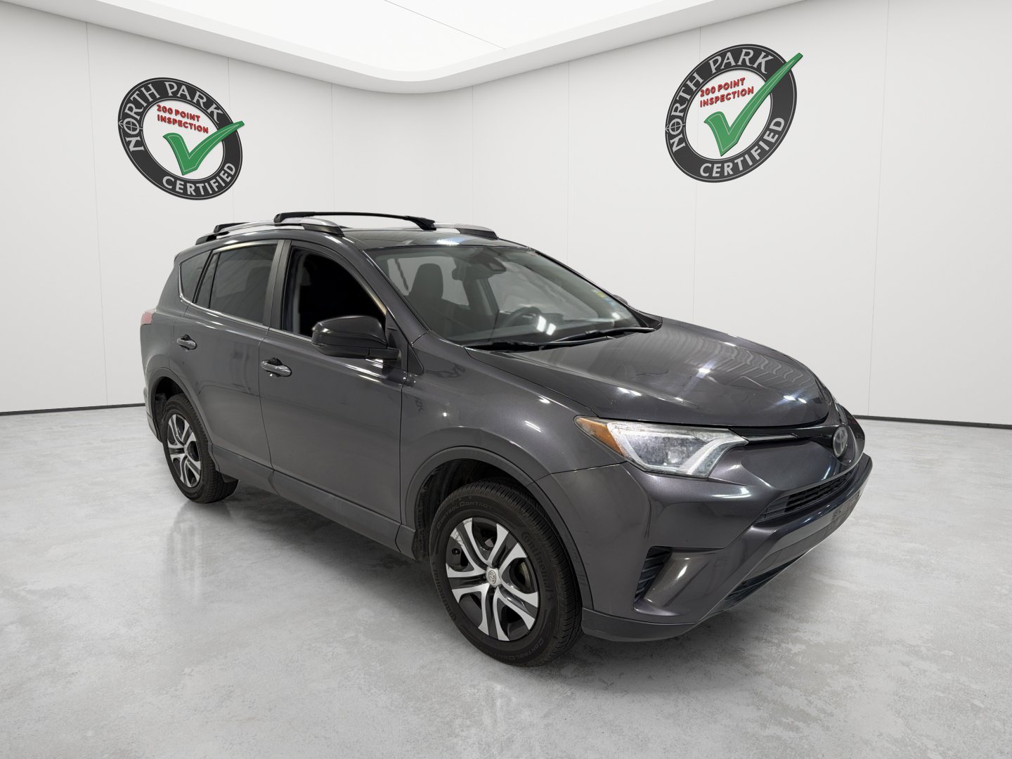 Used 2018 Toyota RAV4 LE FWD image 7